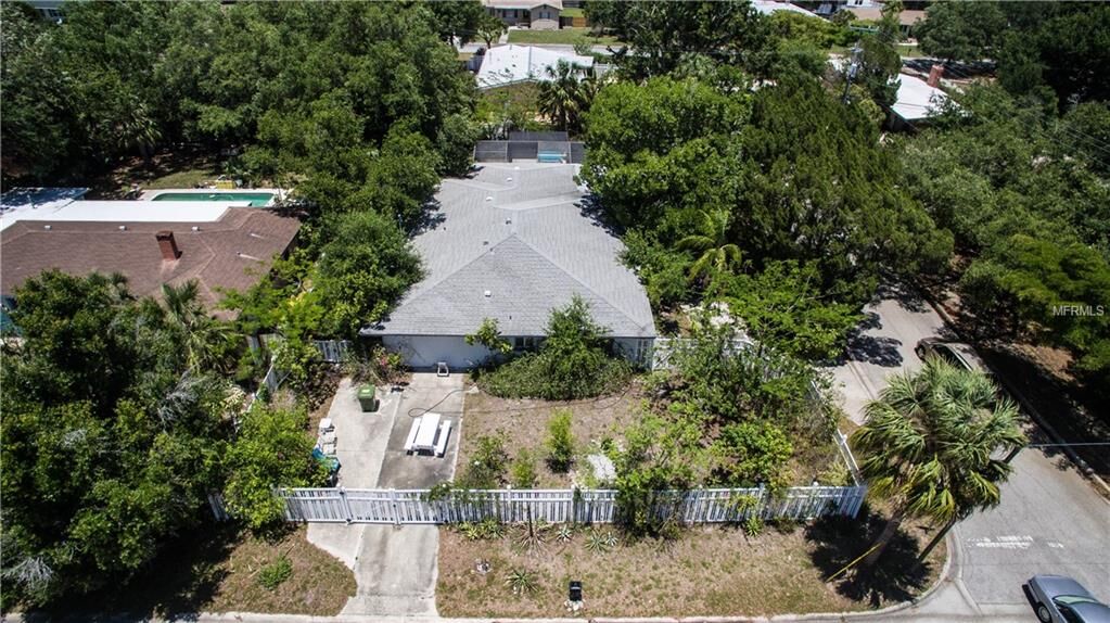 Property Photo:  2085 Sunnyside Lane  FL 34239 