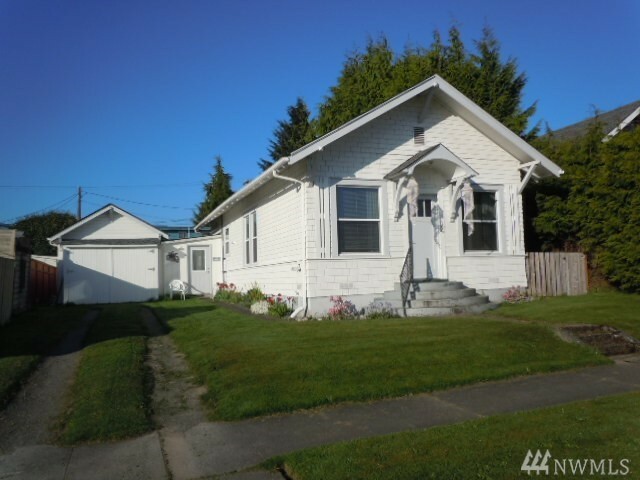 Property Photo:  106 W 6th St  WA 98362 