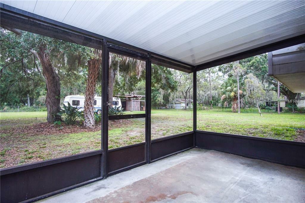 Property Photo:  3101 S Kings Avenue  FL 33511 