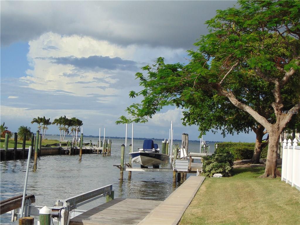 Property Photo: 561 Outrigger Lane FL 34228