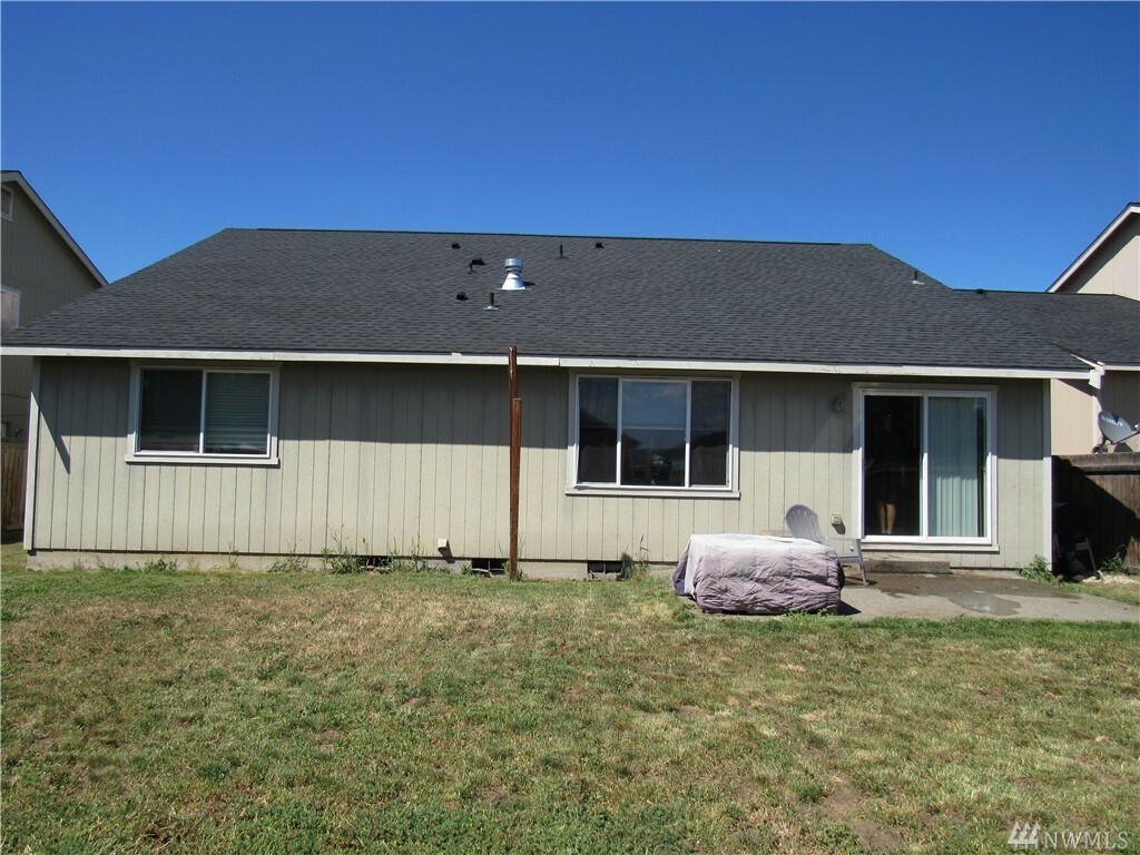 Property Photo:  104 W Courtney Ct  WA 98926 