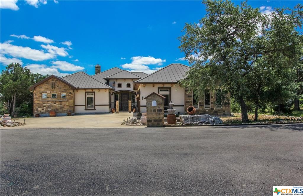 Property Photo: 5 Greenpointe TX 78666