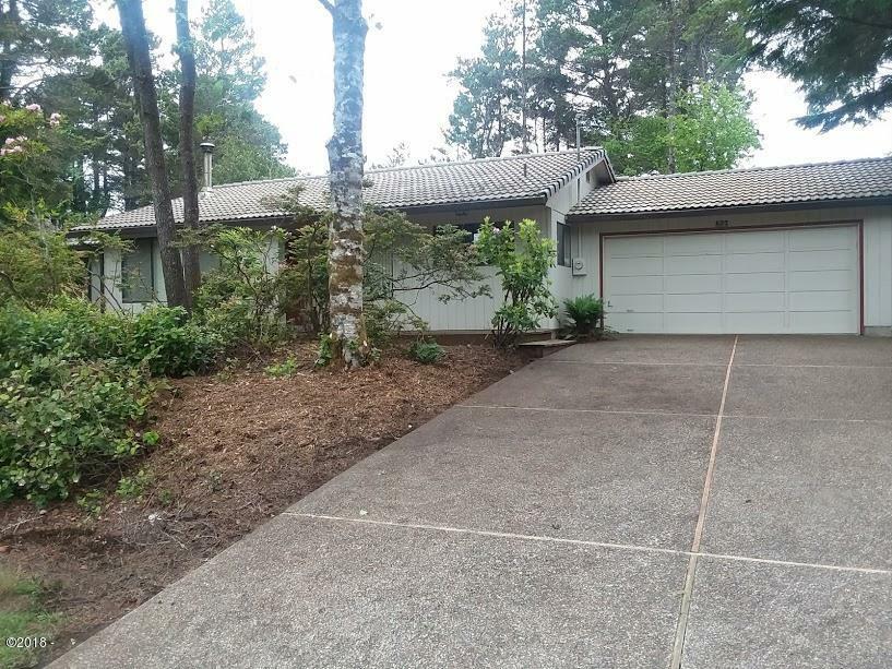 Property Photo: 250 La Fiesta Drive OR 97367