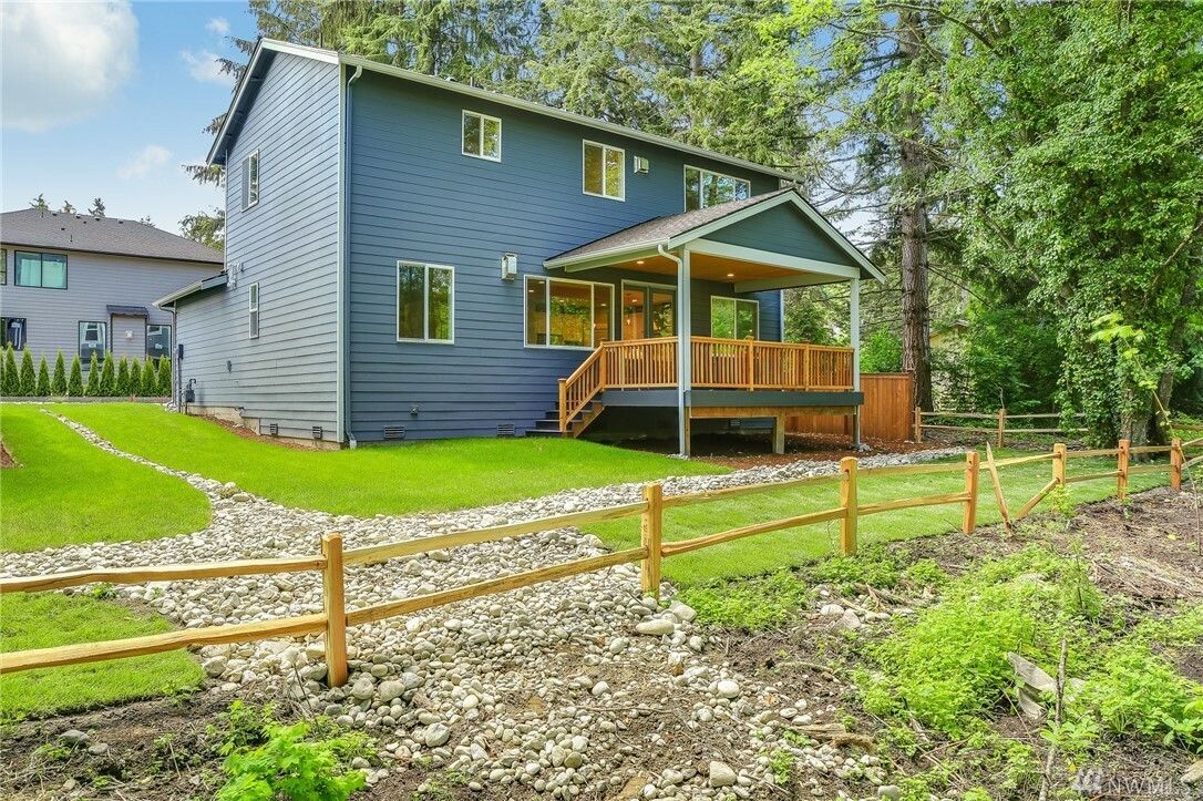 Property Photo:  3211 Alaska Rd  WA 98036 