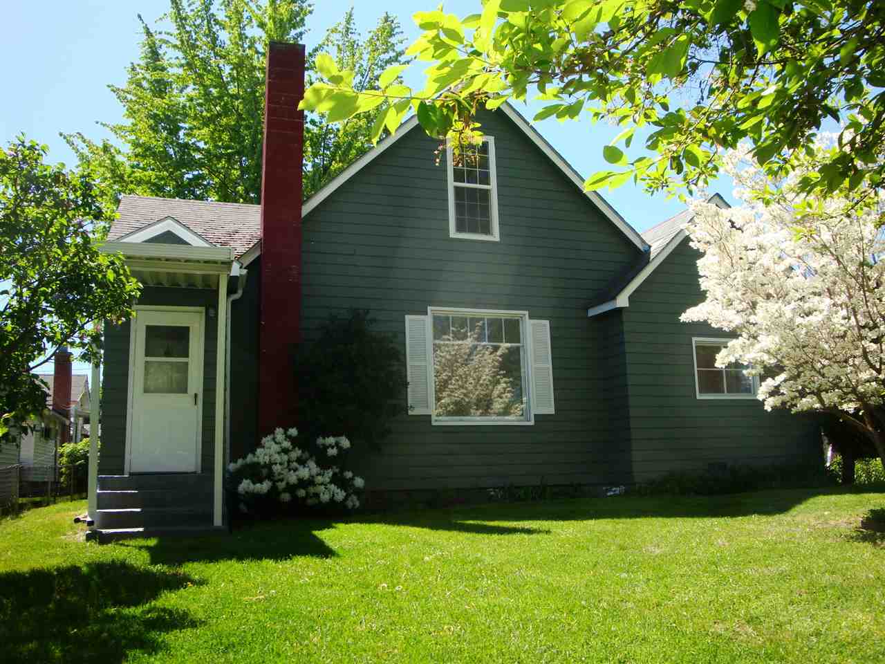 Property Photo:  2109 W York Ave  WA 99205 