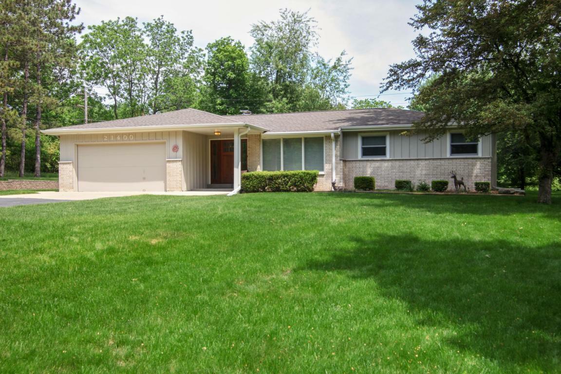 21400 W Bagpipe Ct  New Berlin WI 53146 photo