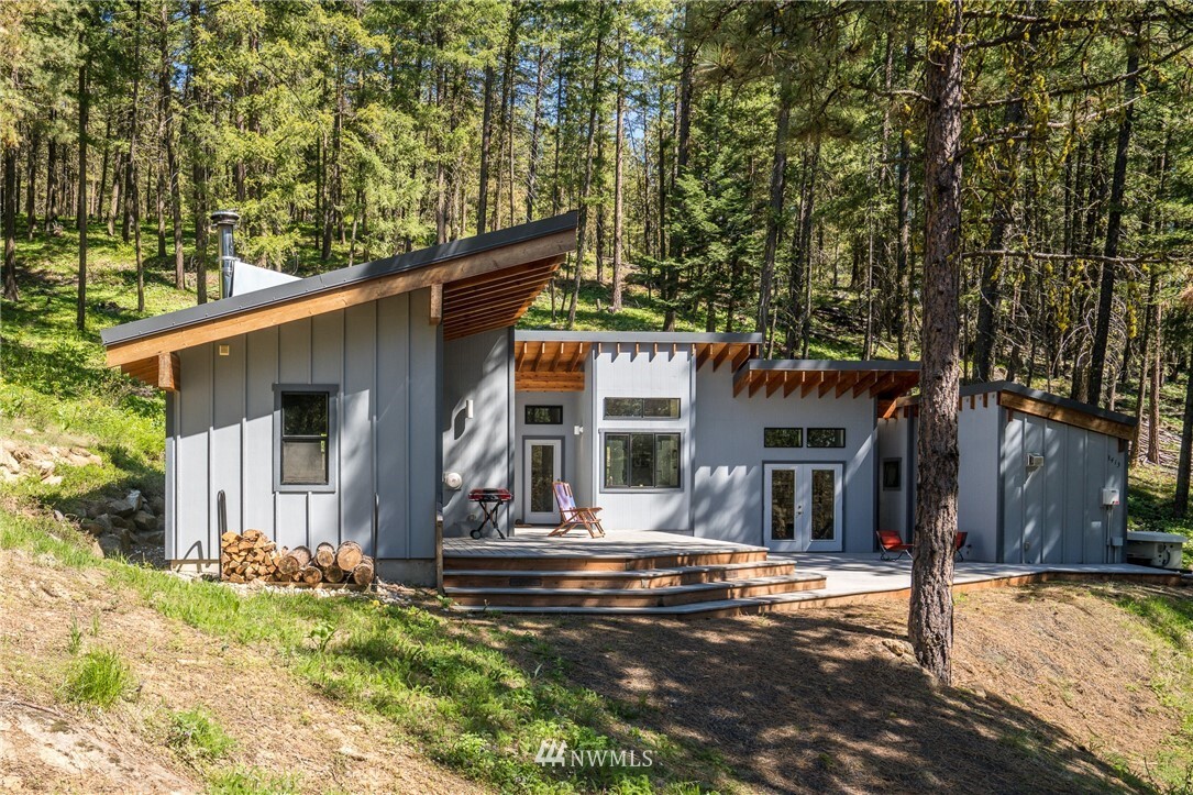 Property Photo: 3413 Camas Way WA 98847