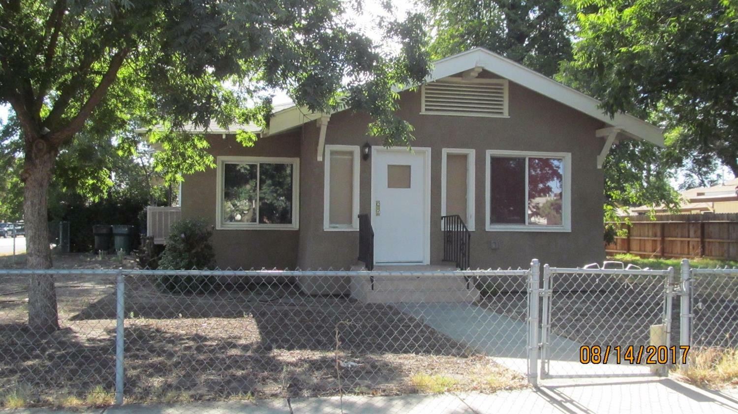 305 N H Street  Tulare CA 93274 photo