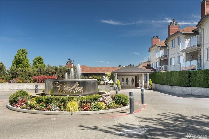 Property Photo:  2760 76th Ave SE 402  WA 98040 
