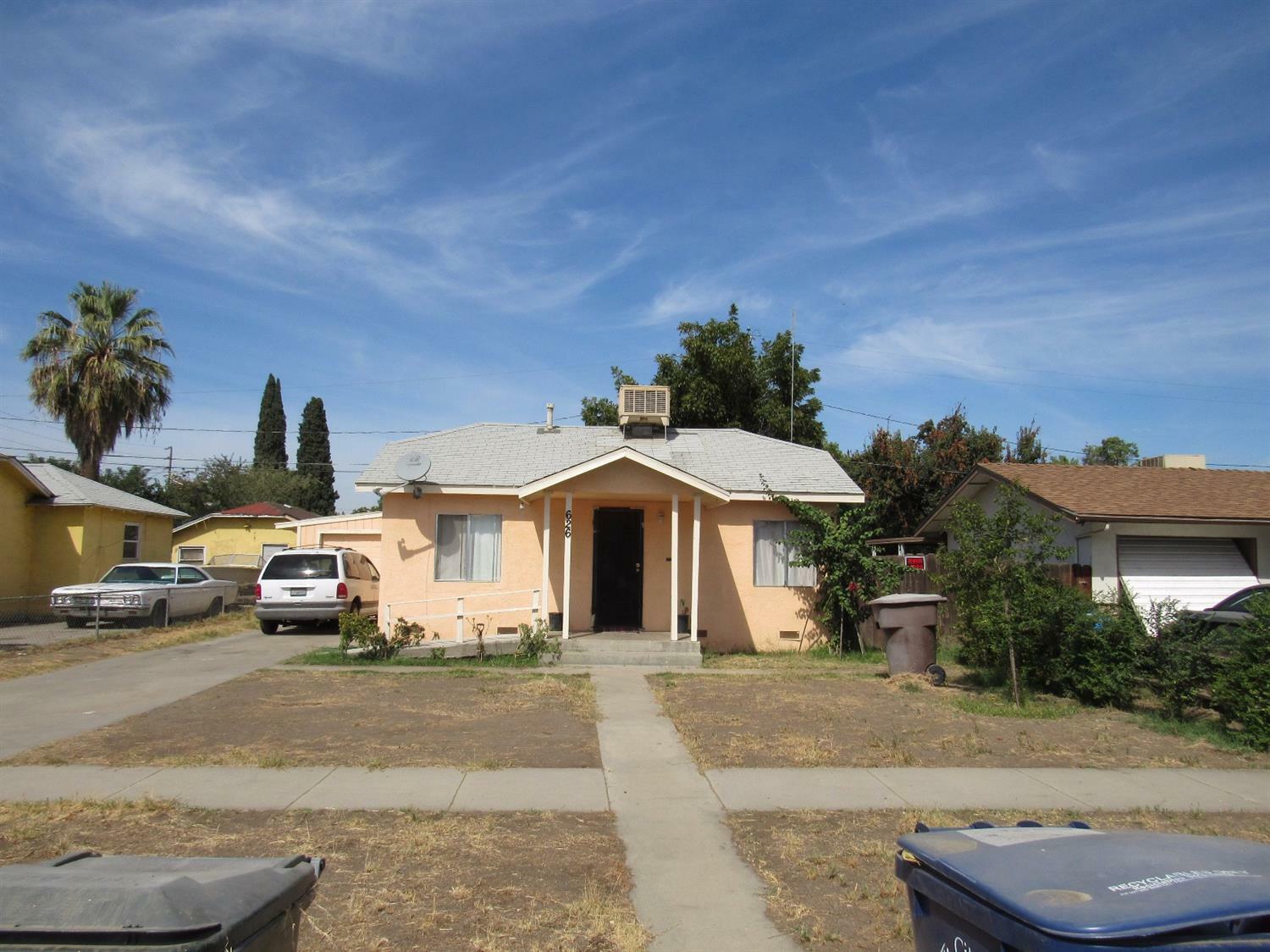 Property Photo:  626 E Sonora  CA 93274 