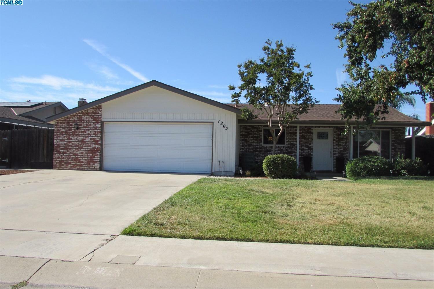 1202 W Cherry Court  Visalia CA 93277 photo