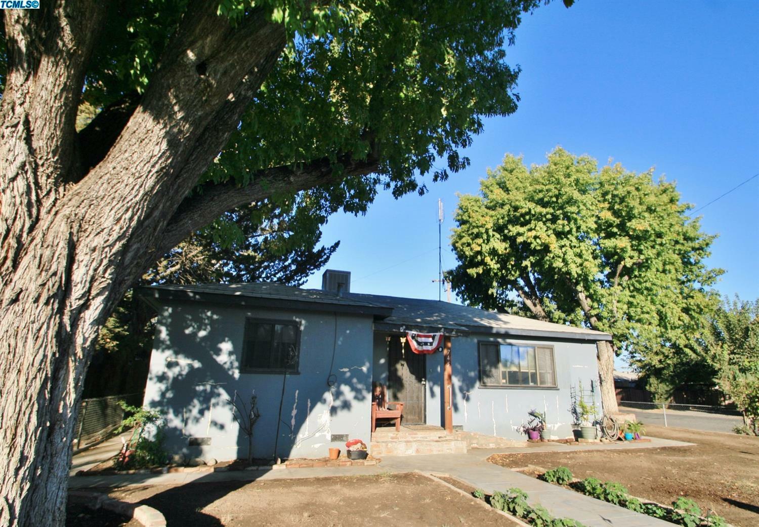 Property Photo:  745 N Rinaldi Street  CA 93291 