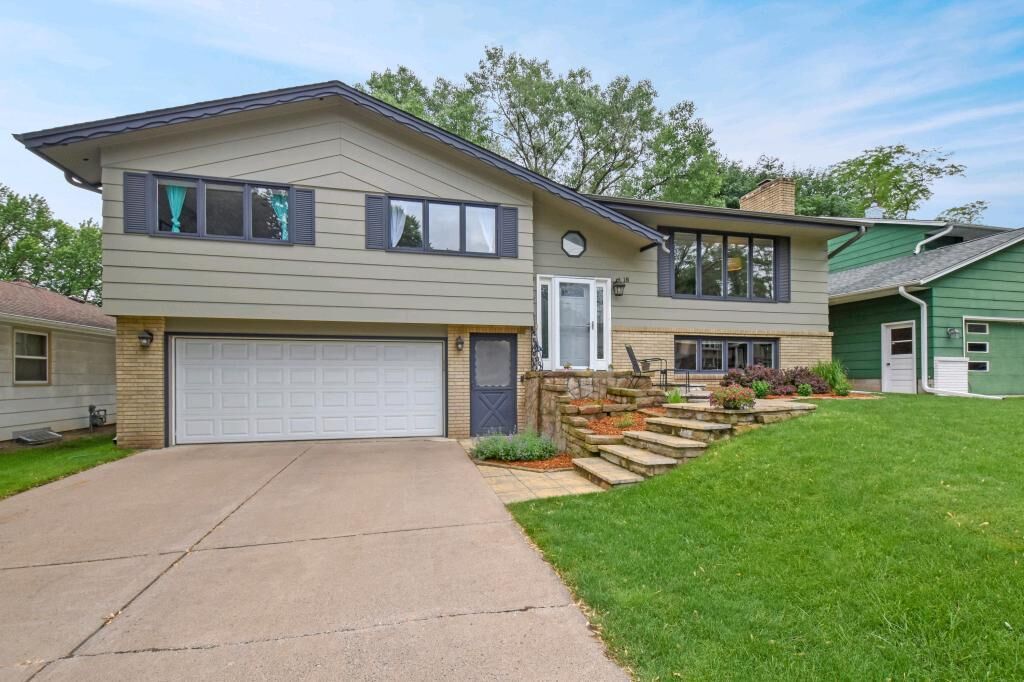 Property Photo:  18 W Sandra Lee Drive  MN 55119 