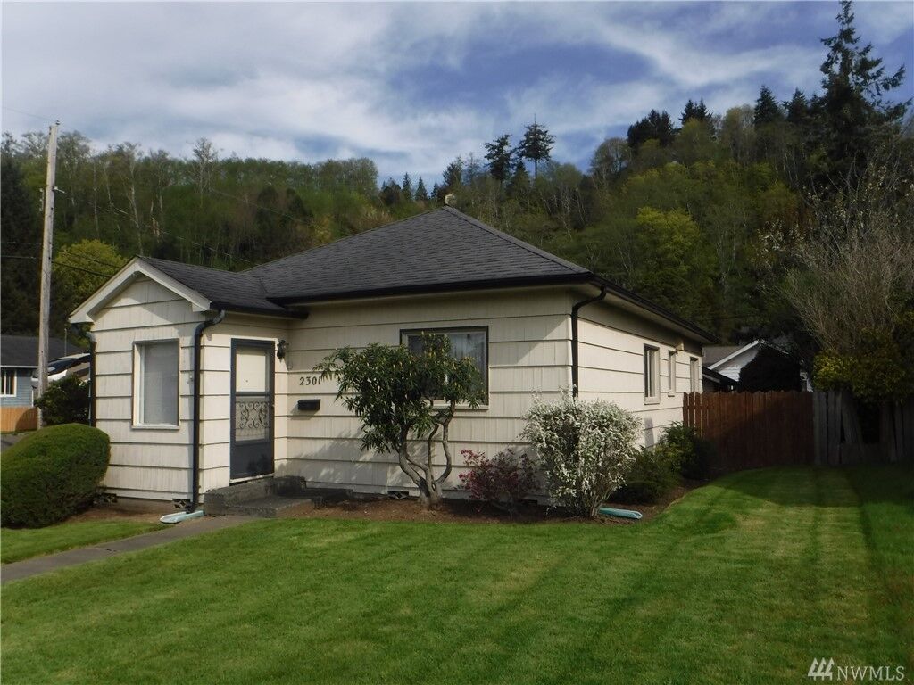 Property Photo:  2301 Cherry St  WA 98550 
