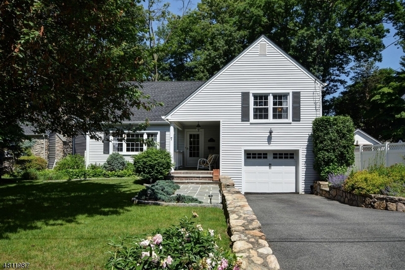 Property Photo: 7 N Oak Ct NJ 07940