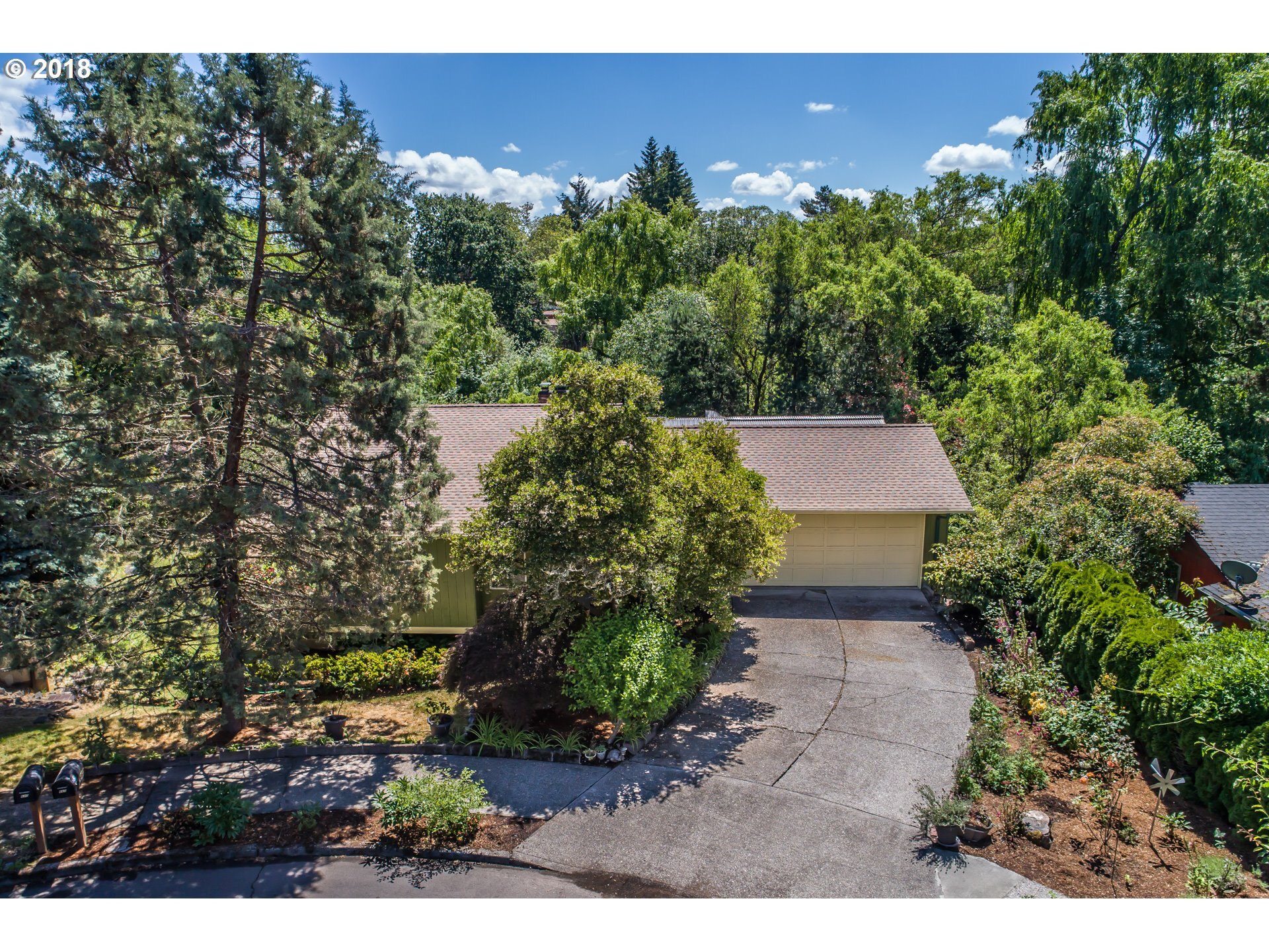 Property Photo: 660 SW Willow Creek Dr OR 97003