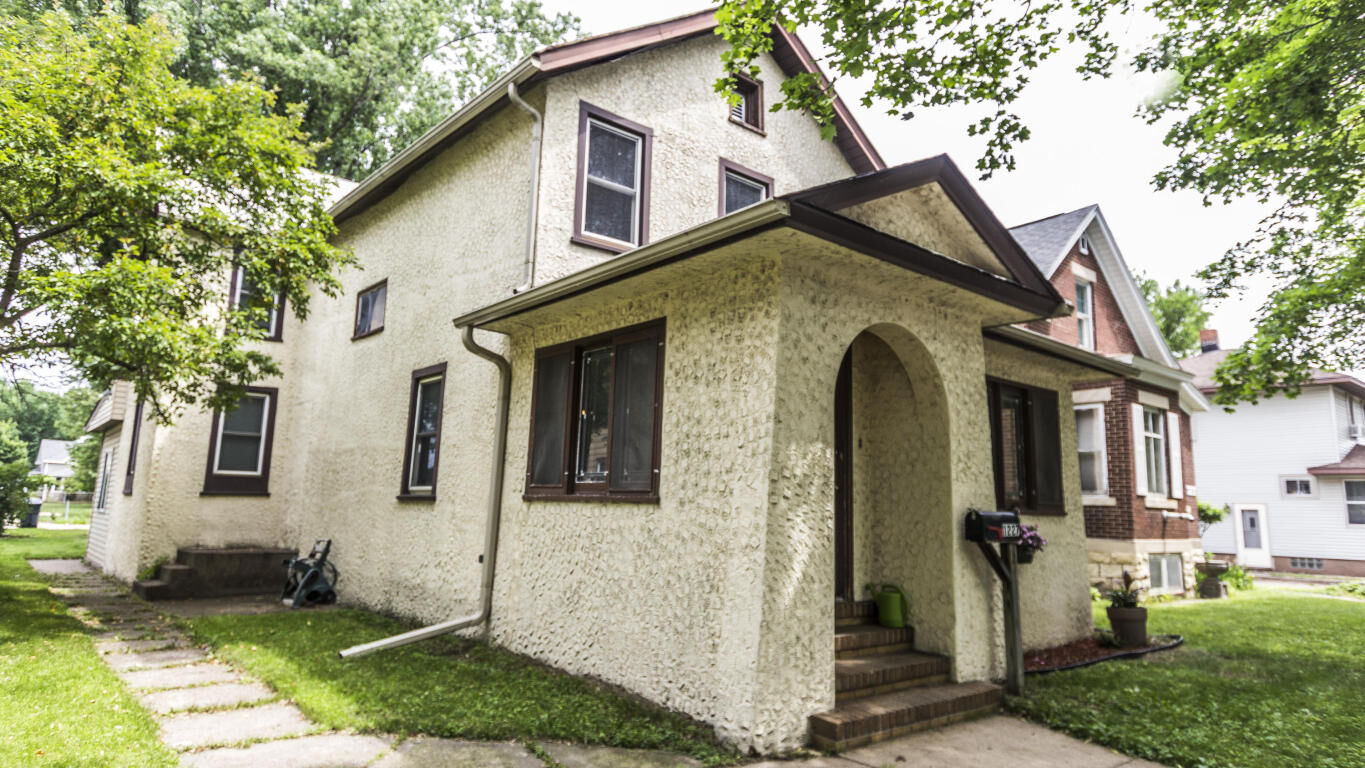 Property Photo:  1227 Johnson St  WI 54601 