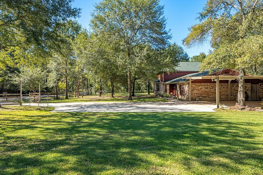 Property Photo:  310 W Rollingwood Street  TX 77362 