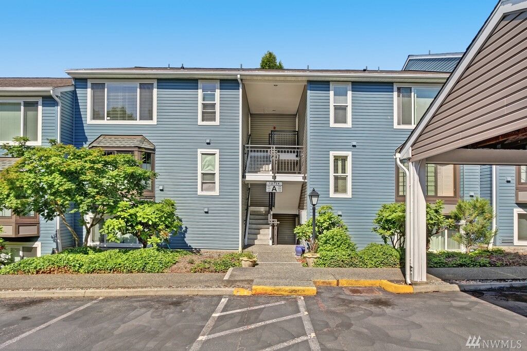 Property Photo: 12720 NE 144th St St A 303 WA 98034