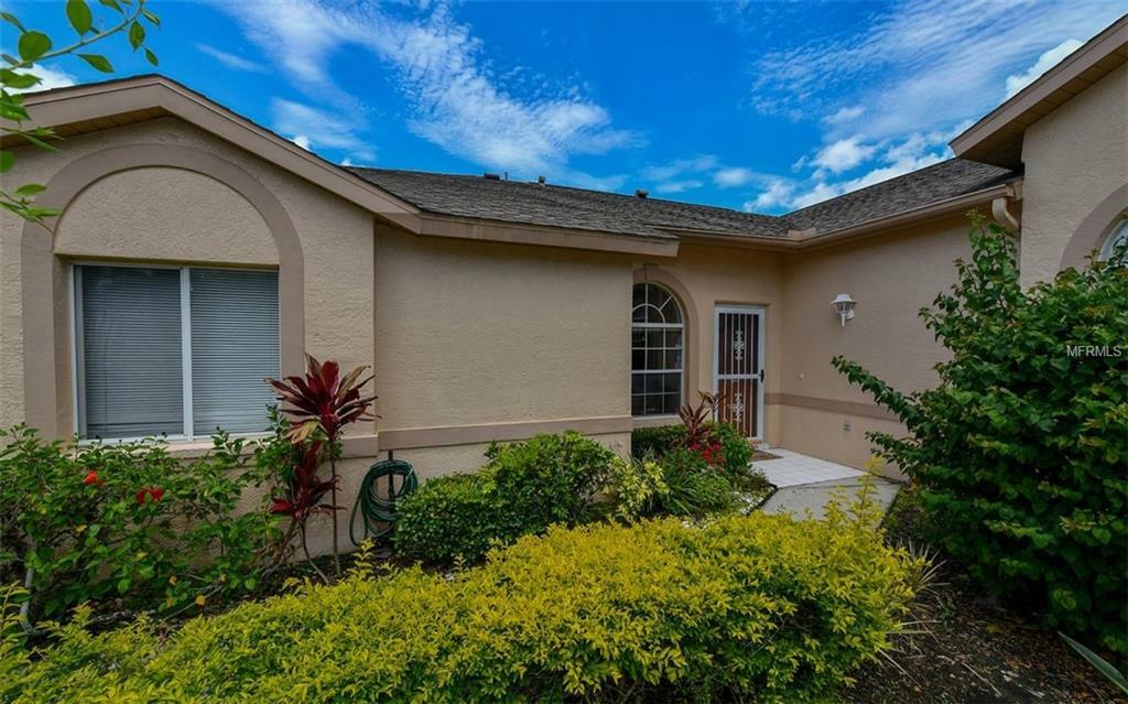 Property Photo: 6929 Stoneywalk Court FL 34203
