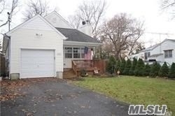 Property Photo:  36 Pennant Drive  NY 11951 