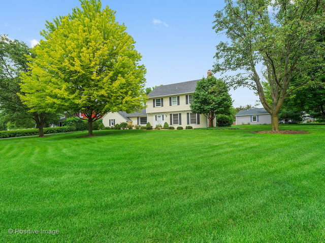 Property Photo: 936 Woodland Hills Road IL 60510