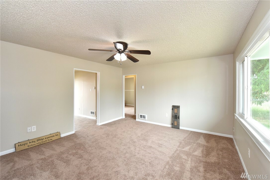 Property Photo: 711 114th St S WA 98444