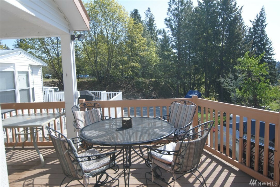 Property Photo: 11155 S Lakeshore Rd 17A WA 98816