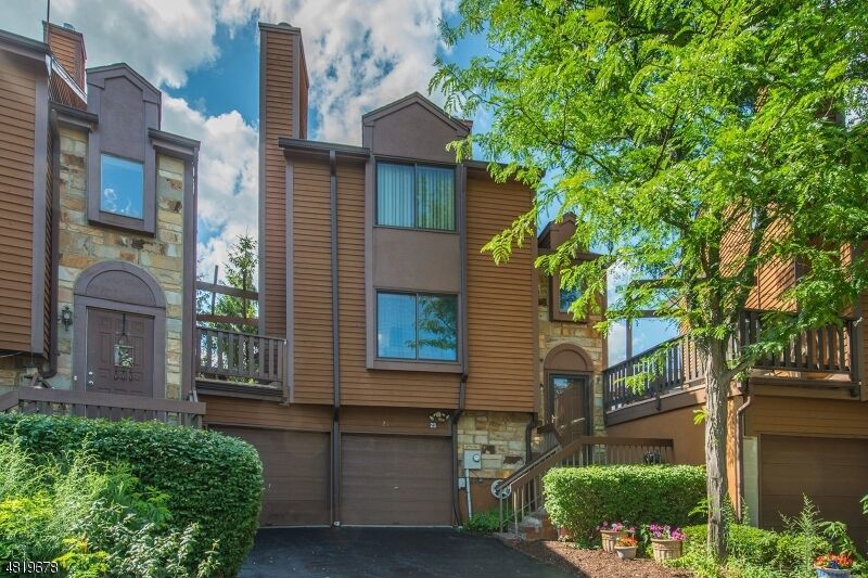 Property Photo:  23 Patriot Crossing Ct  NJ 07866 