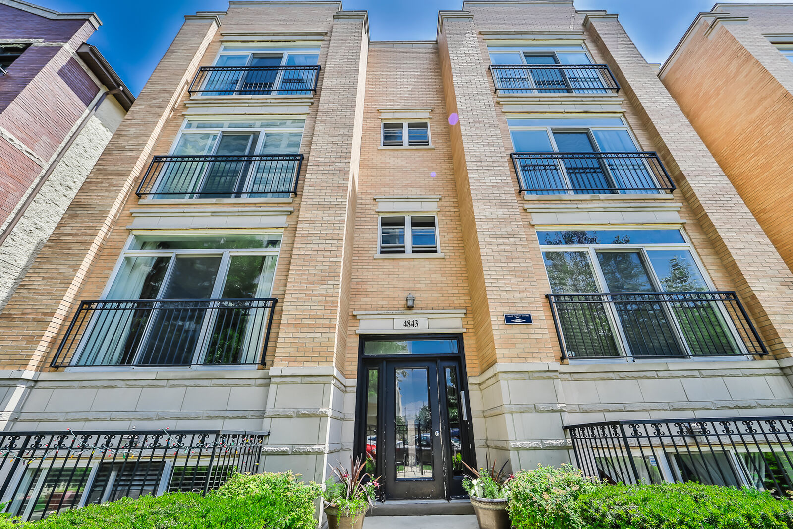 Property Photo:  4843 North Winthrop Avenue 1N  IL 60640 