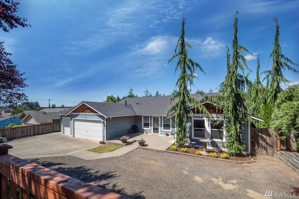 Property Photo:  803 Saratoga St  WA 98252 
