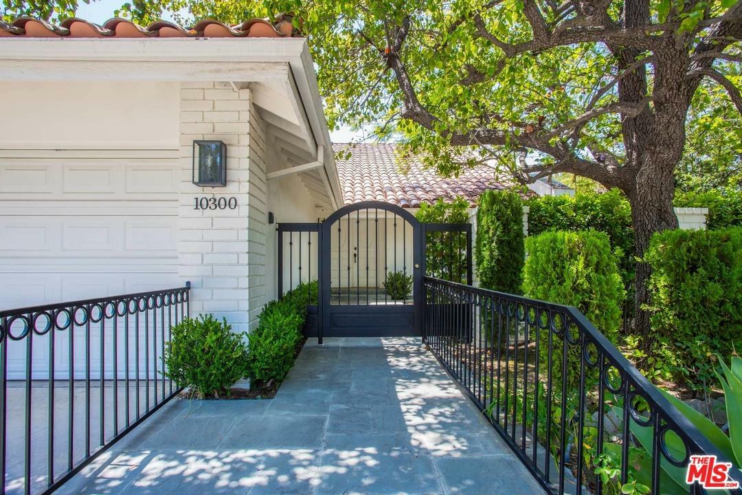 Property Photo: 10300 Briarwood Dr CA 90077