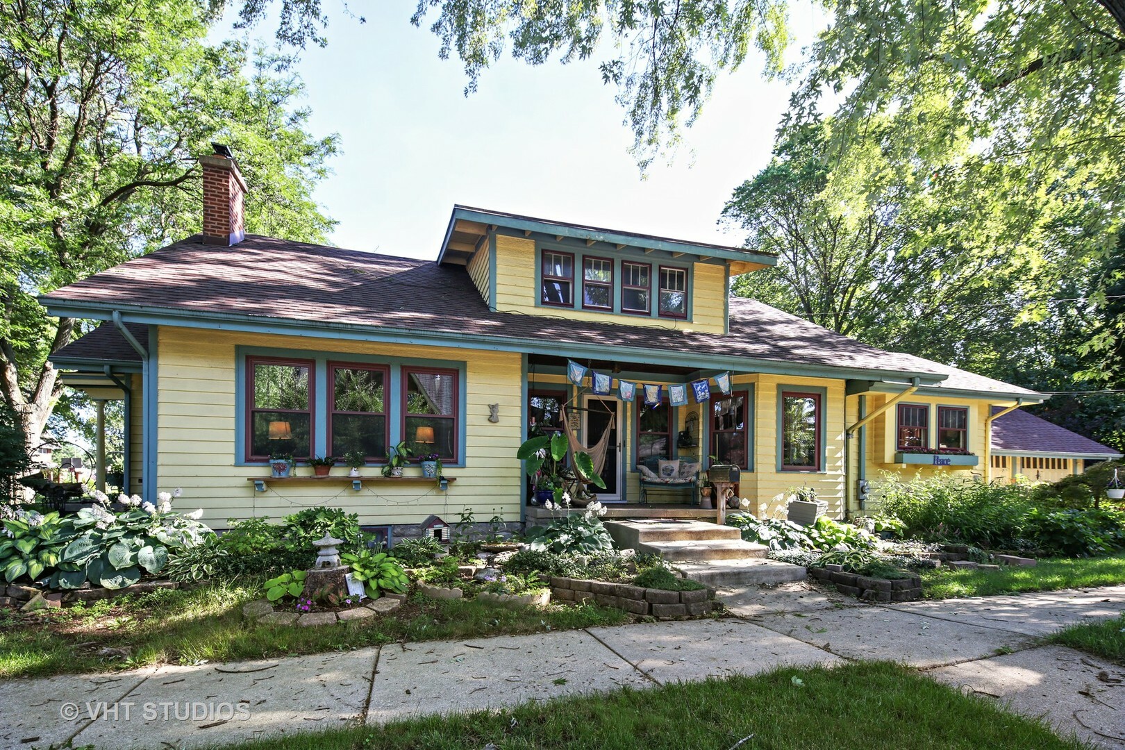 Property Photo:  206 Julian Street  IL 60540 