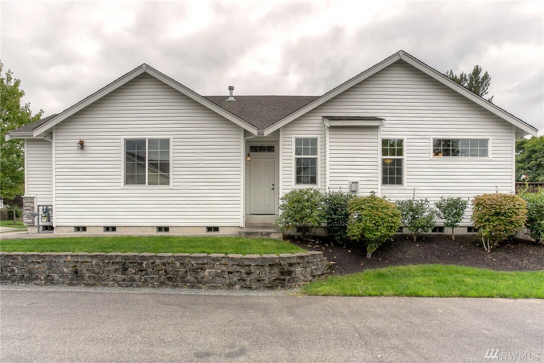 Property Photo: 814 10th St SE WA 98372