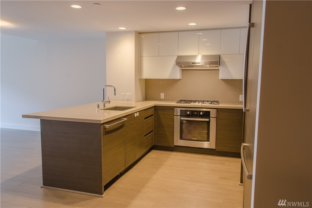 Property Photo: 588 Bell St 514S WA 98121