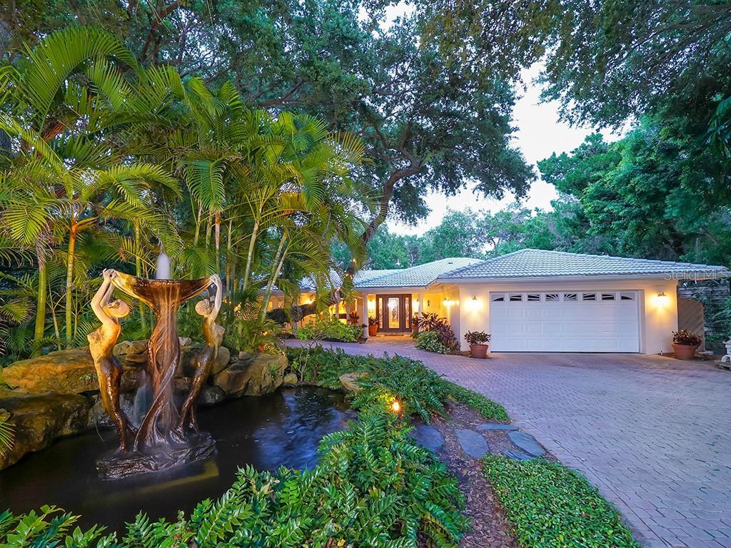 Property Photo: 916 N Casey Key Road FL 34229