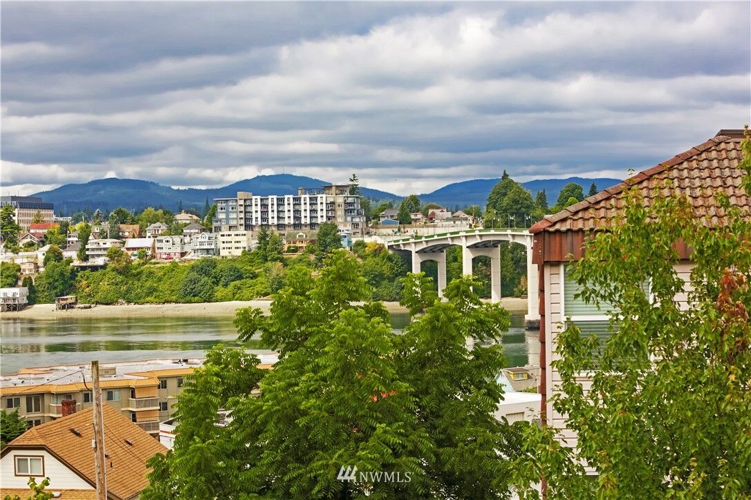 Property Photo:  1010 Perry Avenue 303  WA 98310 