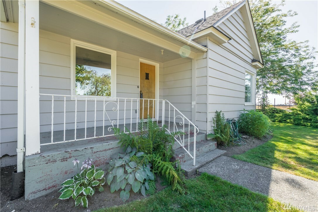 Property Photo:  223 B St  WA 98230 