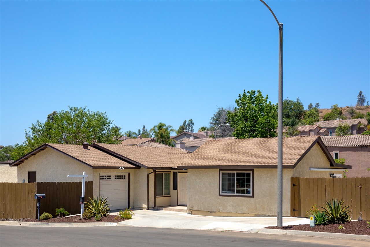 Property Photo:  410 Poplar Avenue  CA 92069 