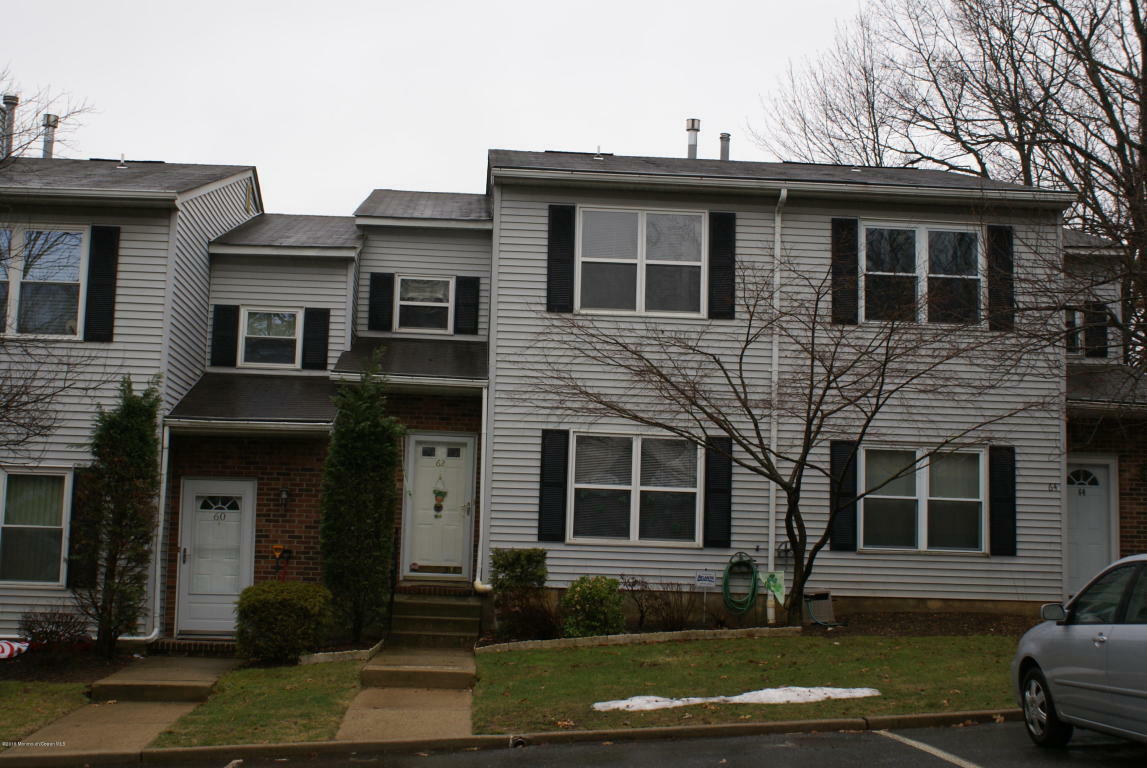 Property Photo:  62 Hickory Court  NJ 08831 