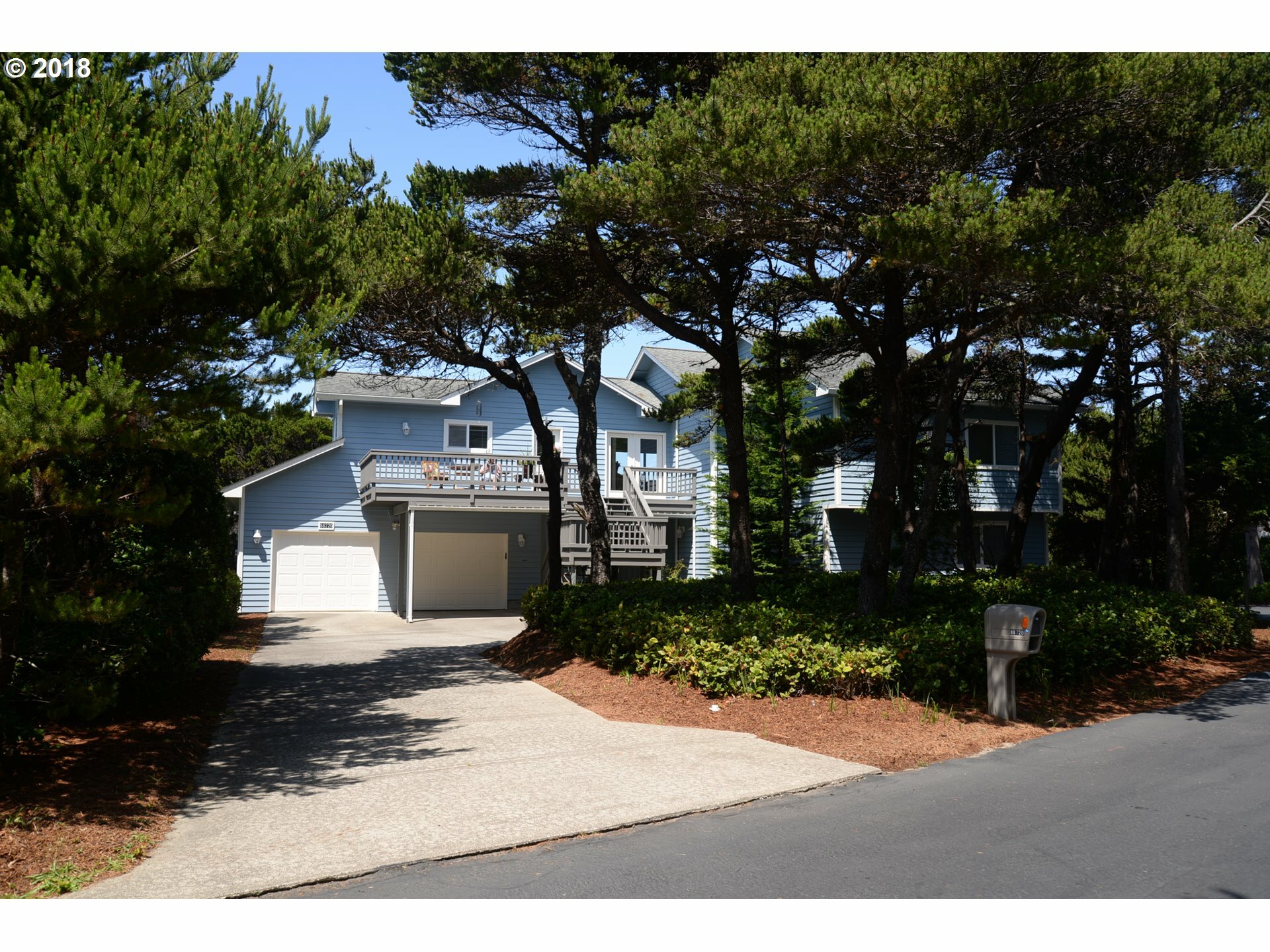 Property Photo: 88720 Shoreline Dr OR 97439