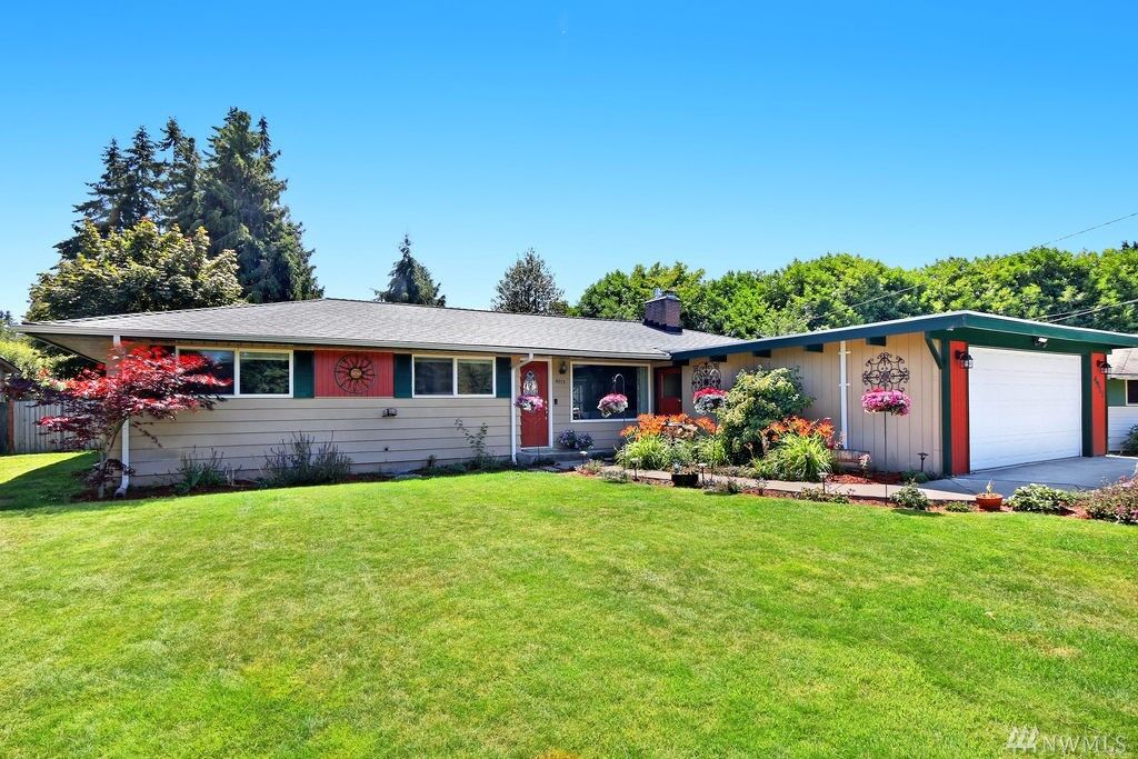 Property Photo:  4913 Vista Place  WA 98203 