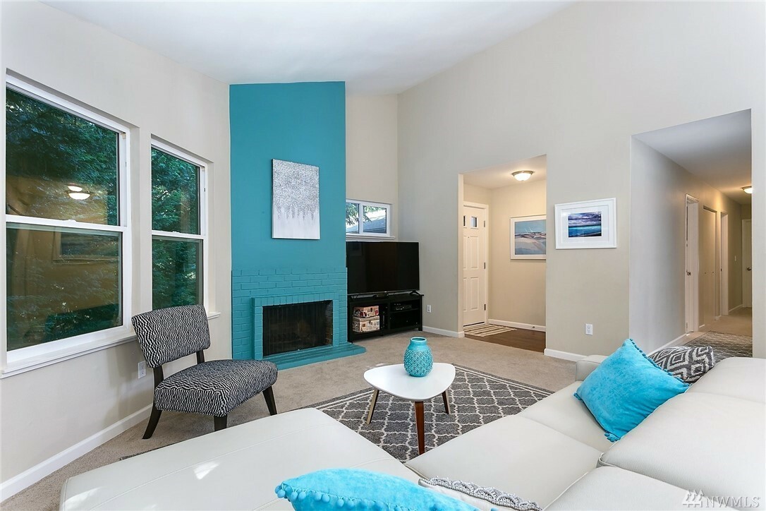 Property Photo: 14615 NE 40th St J4 WA 98007