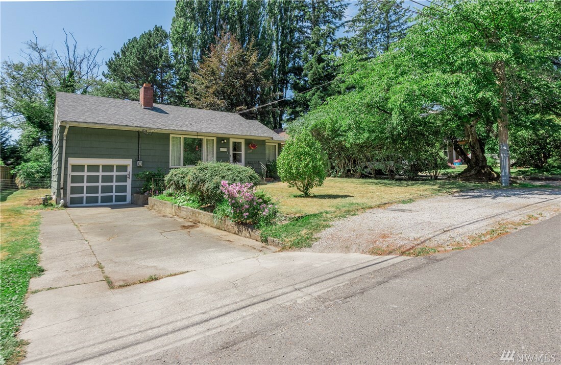 Property Photo:  3115 Vallette St  WA 98225 