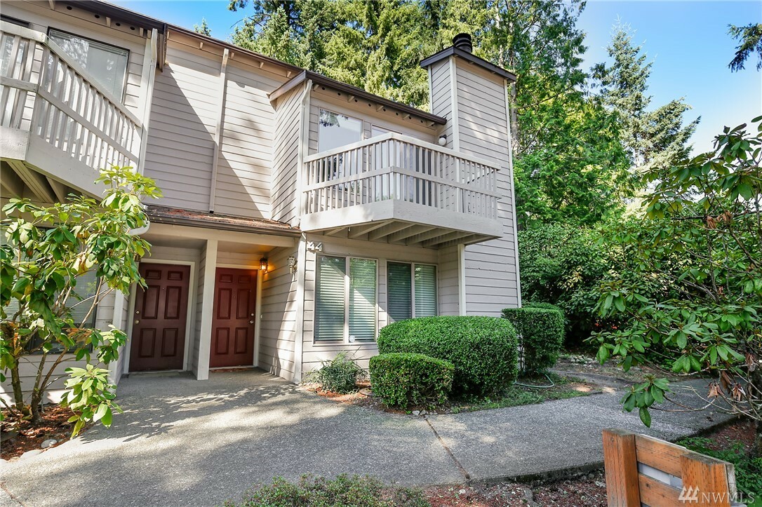 Property Photo:  1555 Union Ave NE G44  WA 98059 