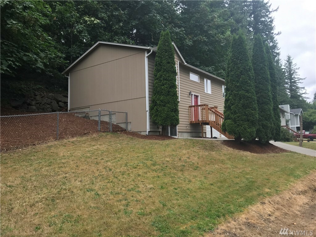 Property Photo:  26417 222nd Place SE  WA 98038 