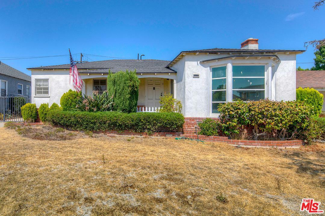 Property Photo:  8111 Vicksburg Ave  CA 90045 