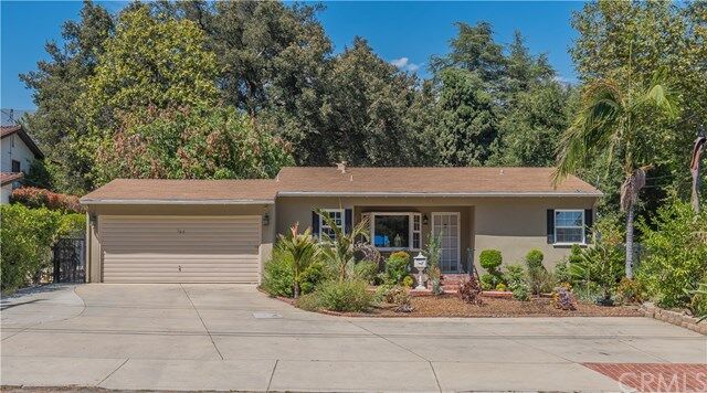 Property Photo: 167 E Altadena Drive CA 91001