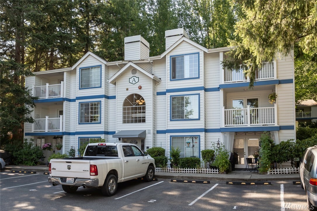 Property Photo:  8653 Avondale Road NE A302  WA 98052 