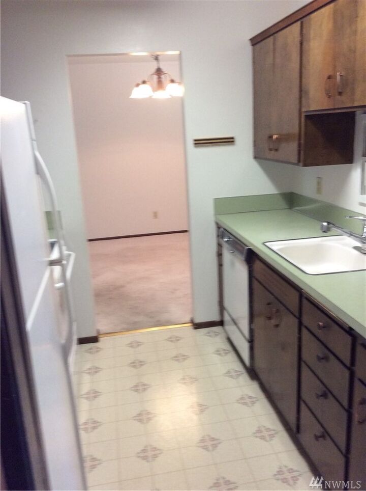 Property Photo: 310 S 11th St 103 WA 98274